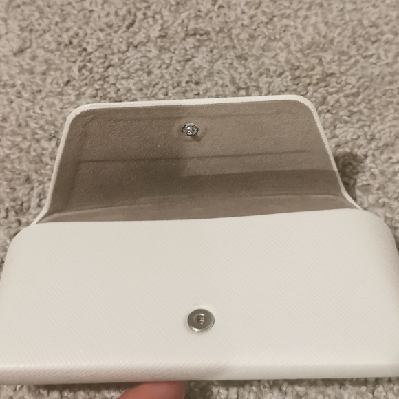 Michael Kors White Case for Eyeglasses Sunglasses - Picture 2 of 7